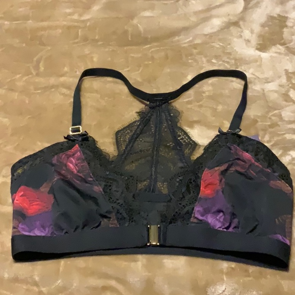 Cacique Sexy Collection Bralette 32C Front Closer